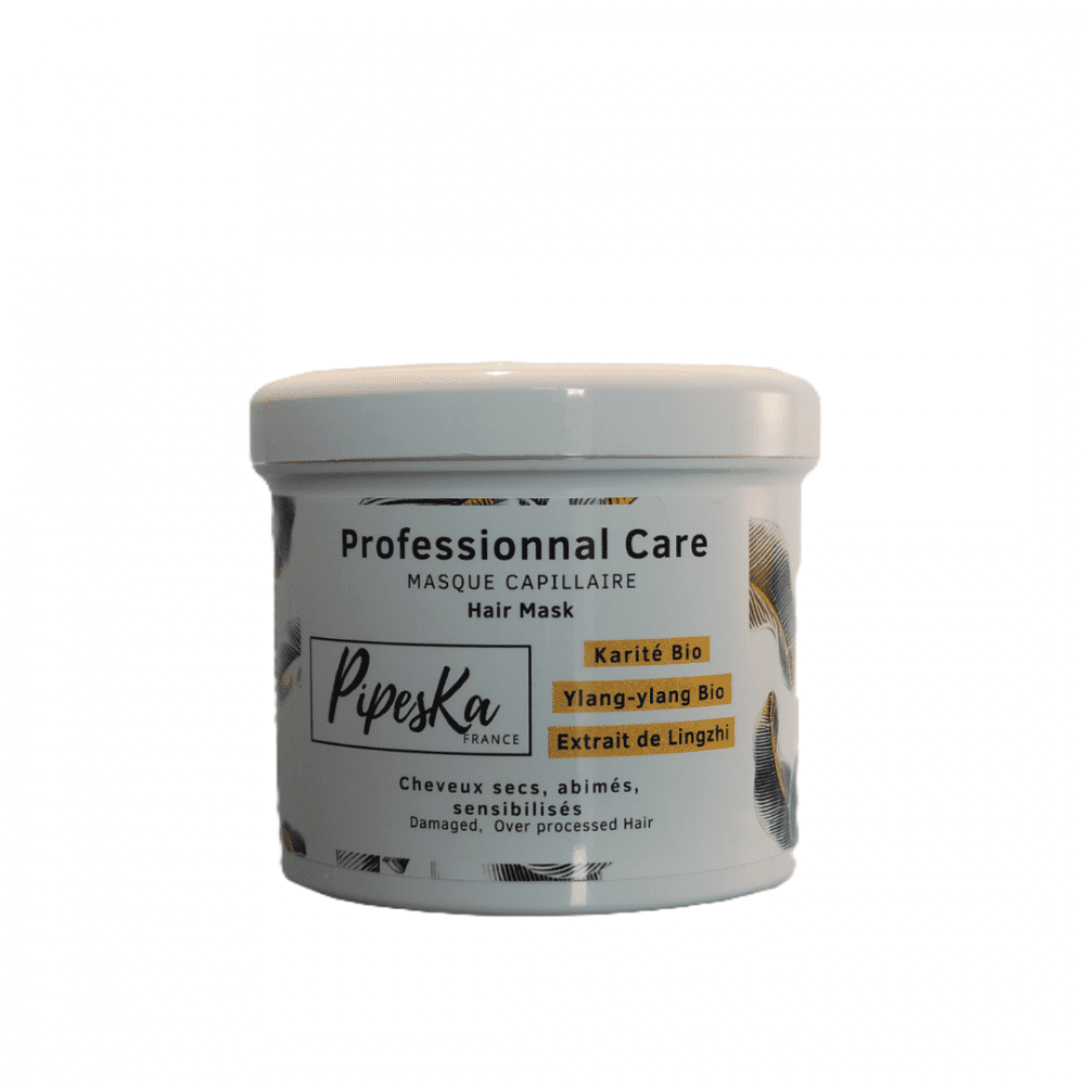 Masque Lingzhi Pipeska 500ml - Format Familial Soin Cheveux Texturés 2A à 4C - Fabriqué en France Découvrez notre masque capillaire bio 99% naturel, labélisé Cosmos Organique et fabriqué en France. Conçu pour hydrater, nourrir et renforcer les cheveux secs, abîmés et cassants, il stimule la croissance grâce au Ylang-Ylang, améliore la brillance avec le Karité et combat la chute des cheveux avec le Lingzhi. Obtenez des cheveux plus longs, forts et en pleine santé